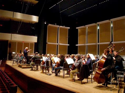 Emotions, economy collide for locked out Minnesota Orchestra musicians show | MPR News