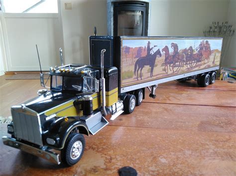 Truck from Smokey and the bandit AMT Kenworth and fruehauf trailer 1/25 : r/modelmakers