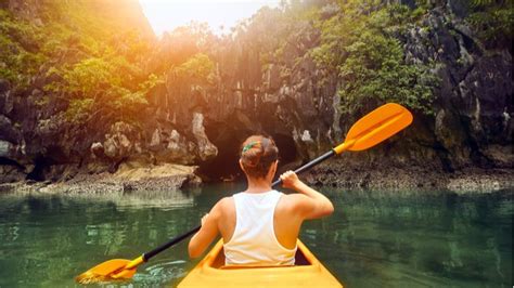 Kayaking in Halong Bay - The Completed Guide to Explore Amazing Bay | HaNoi Explore Travel