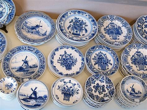 Delft Blue-pottery | Blue delft plates, Blue pottery, Blue white decor