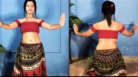 Viral: Desi girl performs belly dance on Manike Mage Hithe, flaunts toned midriff - WATCH here