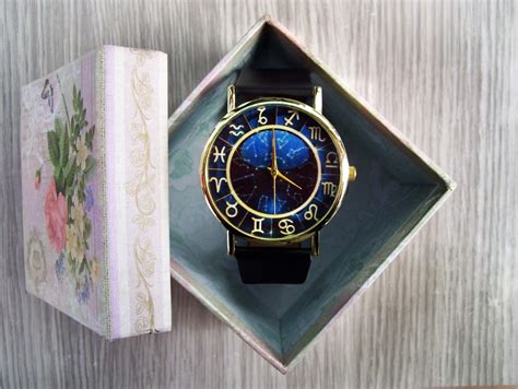 Gambar : analog, hadiah, warna, kotak, perhiasan, panggil, foto gratis, jam tangan, eksposisi ...