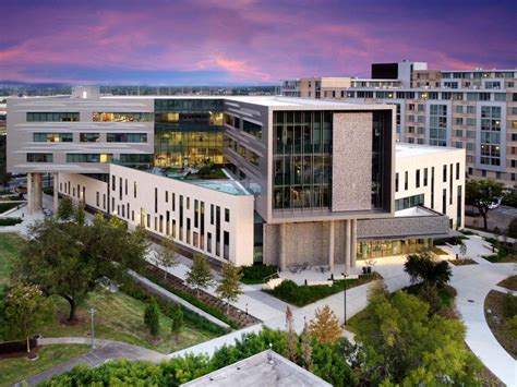 University of Houston debuts new ultramodern legal center named for ...