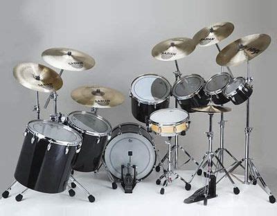 Phil Collins custom drum set.. Simple, unique and set up for a lefty haha Phill Collins, Drum ...