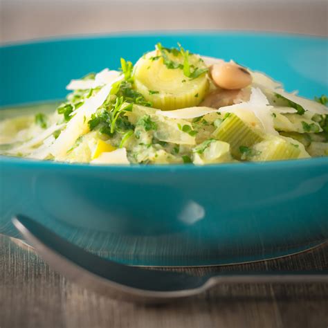 Tuscan Cabbage and White Bean Soup | Krumpli