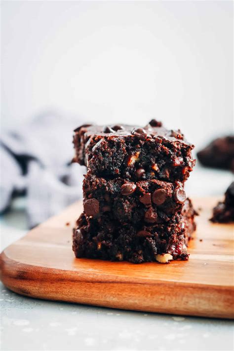 Sugar-free Fudgy Walnut Brownies (Rich, Moist & Ridiculously Decadent)