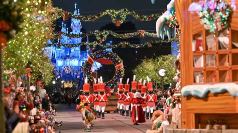 How to Watch Disney’s Magical Christmas Parade For Free On Its 40th ...