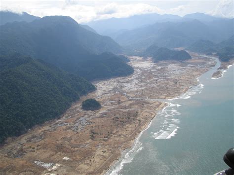 File:Tsunami 2004 aftermath. Aceh, Indonesia, 2005. Photo- AusAID ...