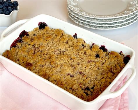 EASY Blueberry Crisp (using frozen berries!) - The Lindsay Ann