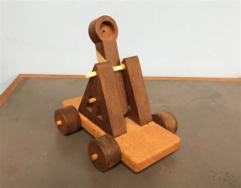 How to Make a Rubber Band-Powered Catapult - FeltMagnet