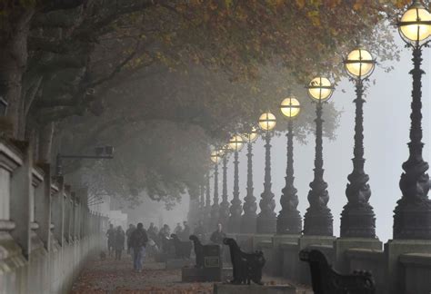 Fit for a Victorian Mystery: Thick Fog Shrouds London - NBC News