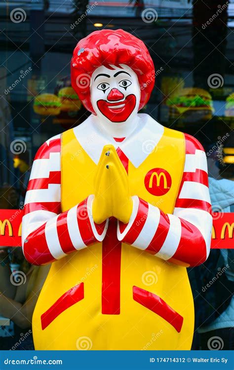 Ronald McDonald Statue in Bangkok, Thailand Editorial Photography ...