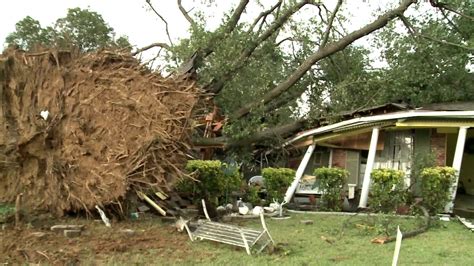 NWS says tornado tore 7.4-mile track through Memphis