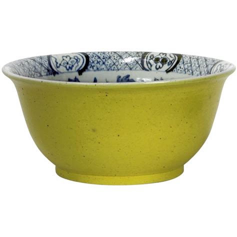 Large Chinese Export Blue and White Bowl with Yellow Exterior | White bowls, Chinese export ...
