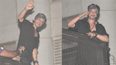 Shah Rukh Khan greets sea of fans outside Mannat after Pathaan’s super ...