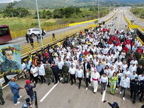 After years, private vehicles start crossing Colombia-Venezuela border ...