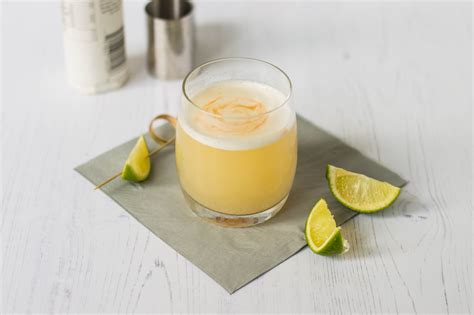 Easy Classic Peruvian Pisco Sour Cocktail Recipe