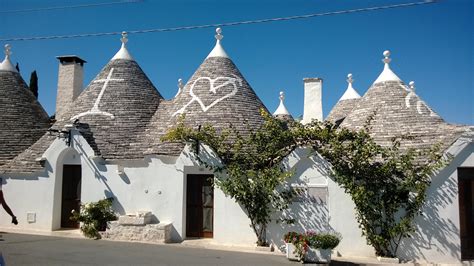 Alberobello in Italy : r/VillagePorn