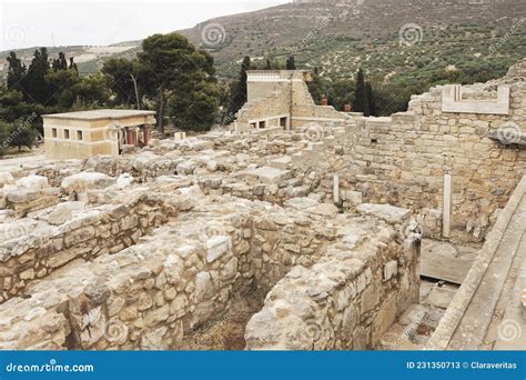 Labyrinth In Knossos Palace Royalty-Free Stock Photography | CartoonDealer.com #44273303