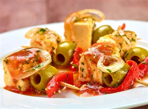 Panela cheese with Sweet Pepper and Olives - Recipes | La Costeña®