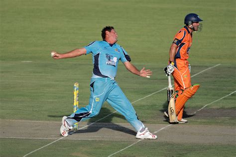 Cricket Bowling Tips: Fast Bowling: Balance and Control In Pace Bowling - Cricketlab- Richard ...