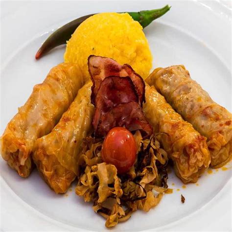 Stuffed Cabbage Rolls - Sarmale cu Mamaliga