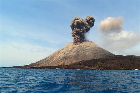 Krakatau - Gunung Api Terpopuler di Indonesia