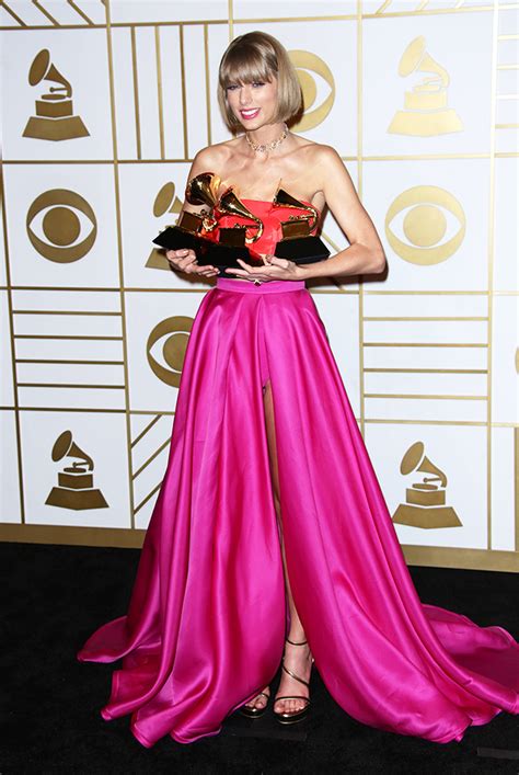How Many Grammys Does Taylor Swift Have? Awards Rundown – Hollywood Life