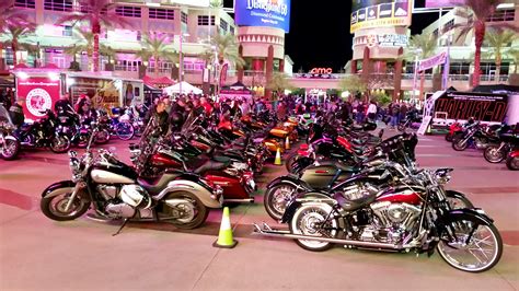 Bike Night Phoenix Style - Harley Davidson Forums