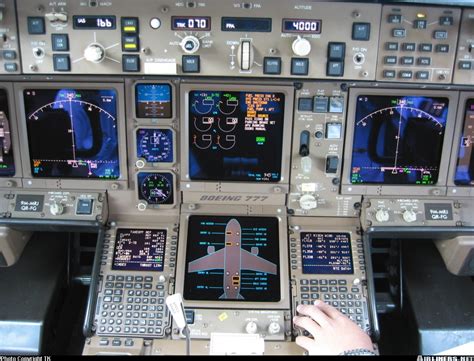 navigation - What does the Boeing 777 autopilot do after reaching the last programmed waypoint ...