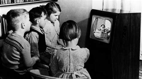 Thousands still watch TV in black and white - BBC News