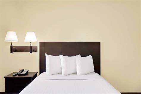 Howard Johnson by Wyndham Las Vegas near the Strip | Las Vegas, NV Hotels