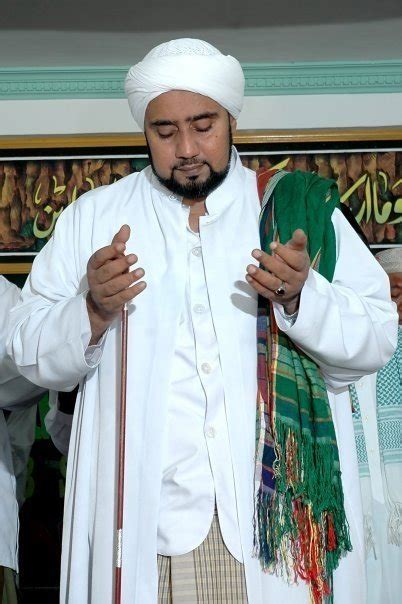 Kumpulan Foto Habib Syech bin Abdul Qodir Assegaf Terbaru - FiqihMuslim.com