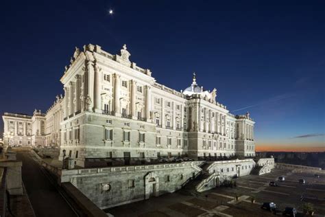 Night View of the Facade of the Royal Palace of Madrid Editorial Stock ...