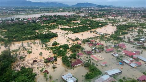 19 dead after landslide, flash floods hit Indonesia's Sumatra island ...