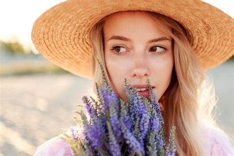 Lavender Color Meaning: Lavender Symbolizes Feminity and Serenity – CreativeBooster