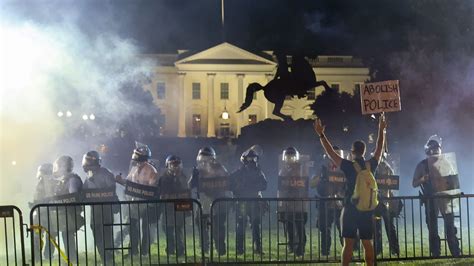 George Floyd protests: Trump rushed to White House bunker and Secret ...