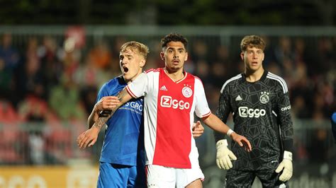 Nederlaag voor Jong Ajax bij laatste thuiswedstrijd van seizoen