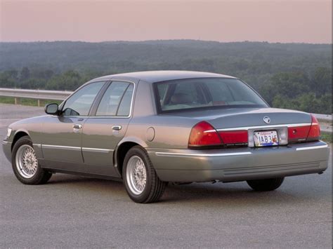 Car in pictures – car photo gallery » Mercury Grand Marquis 2002 Photo 02