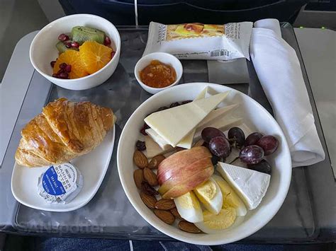 Delta 737-800 first class review (fantastic food in ordinary seats ...