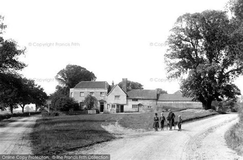 Binfield, The Stag And Hounds 1892 - Francis Frith