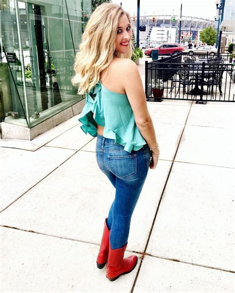 Tim Mcgraw + Faith Hill country concert outfit. Ruffle open back turquoise tank top + paige ...