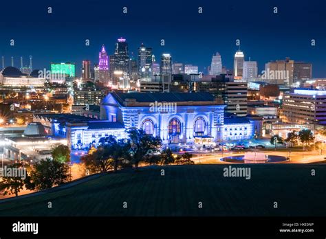 Night city skyline of Kansas City, Missouri with Union Station in the ...