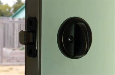 Schlage Door Latch Won’t Retract? (Solved!) - RatedLocks