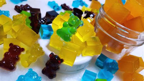 Super Simple Homemade 4-Ingredient Gummy Candy