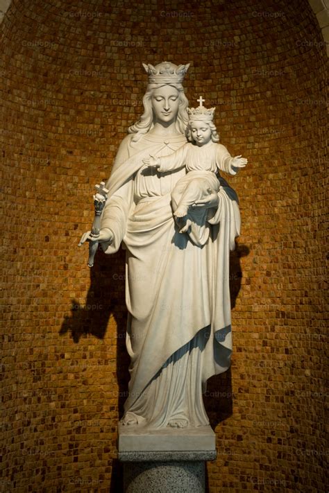 Mary Help of Christians statue photo - Cathopic