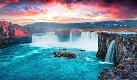 10 of the Most Beautiful Waterfalls in Iceland