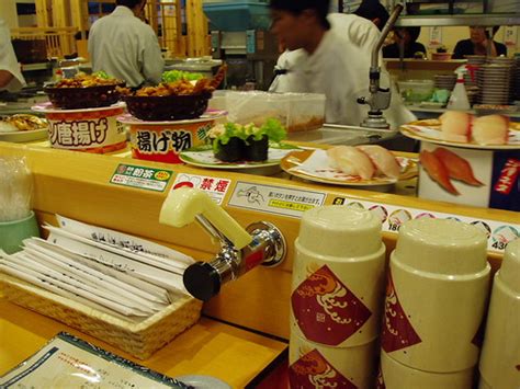 Sushi Conveyor Belt | Sushi restaurant in Mitoya. The chefs … | Flickr