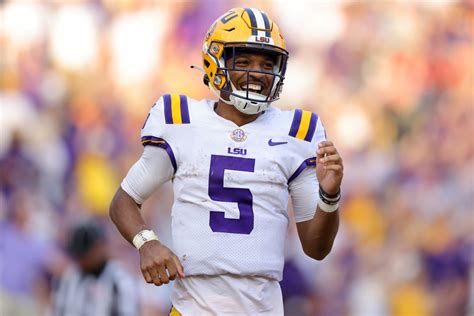 LSU Quarterback Jayden Daniels Gave His Coaches A Cool Gift - The Spun