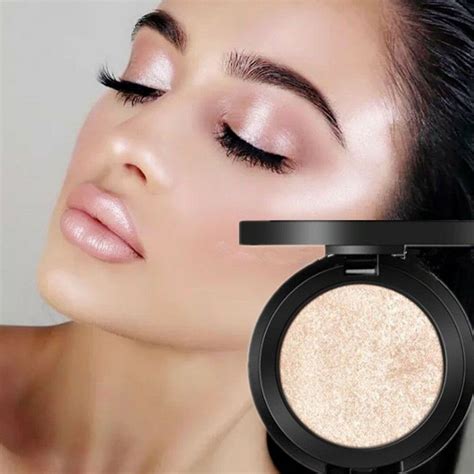 7 Places on Your Face to Apply Highlighter | Highlighter makeup, How to apply bronzer, Highlighter